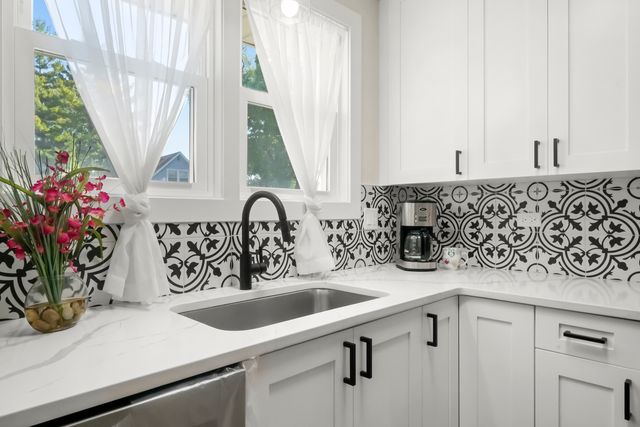 120 HYDE PARK Avenue, Bellwood, IL 60104