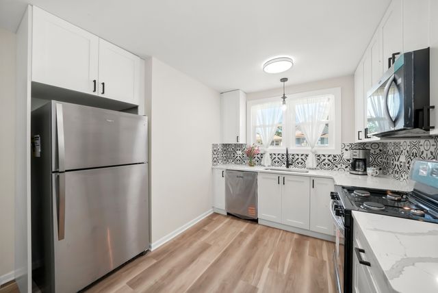 120 HYDE PARK Avenue, Bellwood, IL 60104