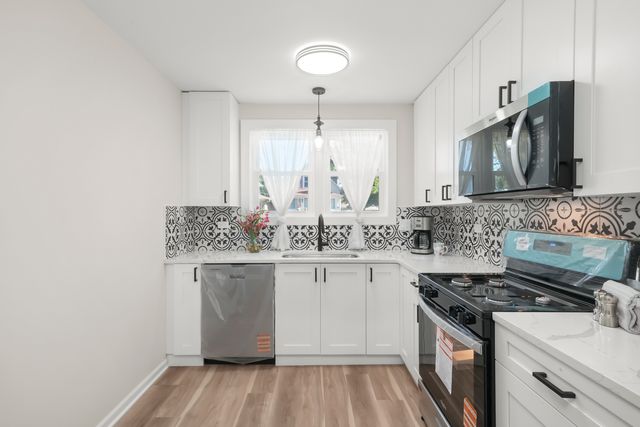 120 HYDE PARK Avenue, Bellwood, IL 60104