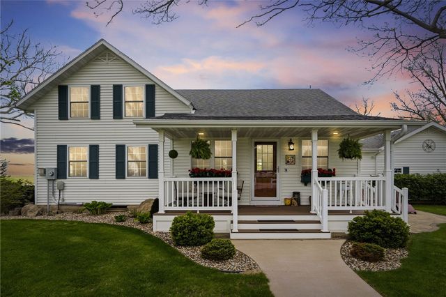 1962 Turner Road, Central City, IA 52214