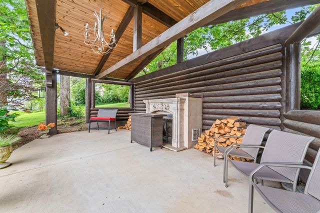 120 N 4th Street, Branson, MO 65616