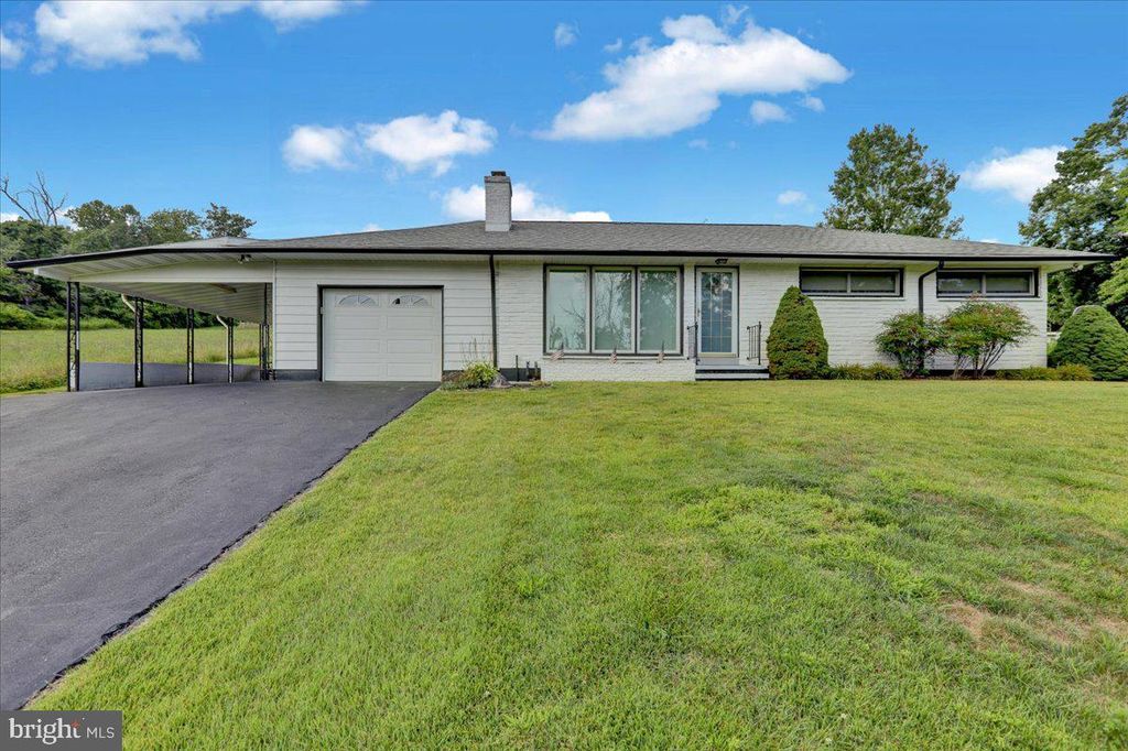 1076 FREEMANSVILLE RD, Reading, PA 19607