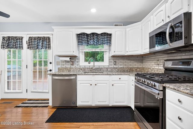 10600 Wildflower Woods Ct, Jeffersontown, KY 40299