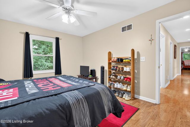 10600 Wildflower Woods Ct, Jeffersontown, KY 40299