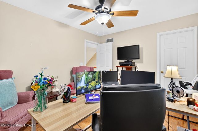 10600 Wildflower Woods Ct, Jeffersontown, KY 40299