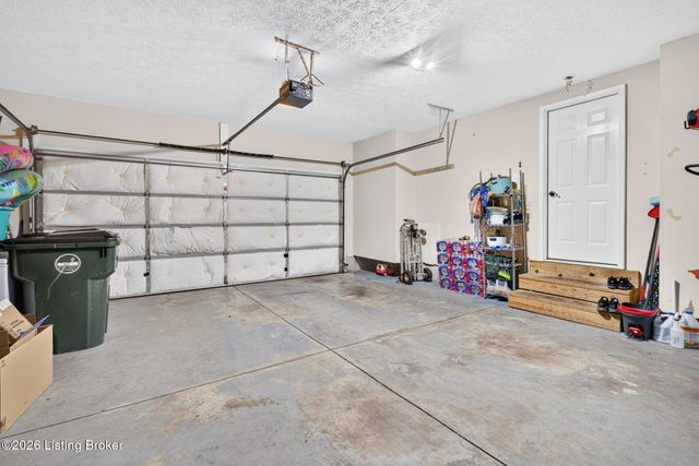 10600 Wildflower Woods Ct, Jeffersontown, KY 40299