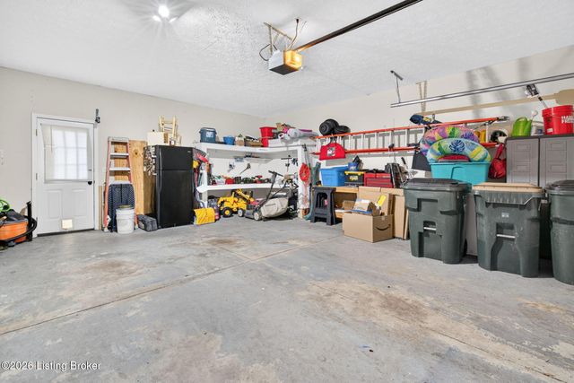 10600 Wildflower Woods Ct, Jeffersontown, KY 40299