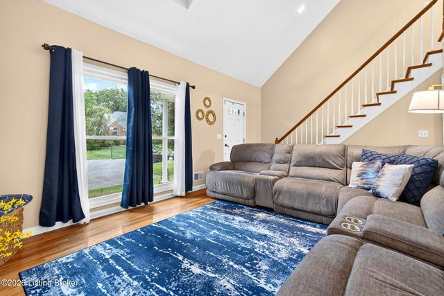 10600 Wildflower Woods Ct, Jeffersontown, KY 40299
