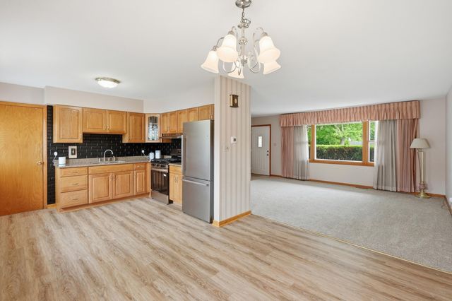 725 W 70th Avenue, Merrillville, IN 46410