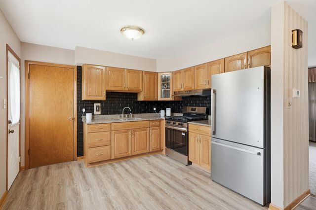725 W 70th Avenue, Merrillville, IN 46410