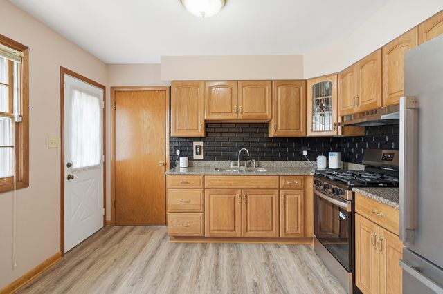 725 W 70th Avenue, Merrillville, IN 46410