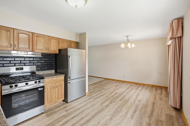 725 W 70th Avenue, Merrillville, IN 46410