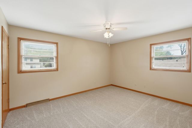 725 W 70th Avenue, Merrillville, IN 46410