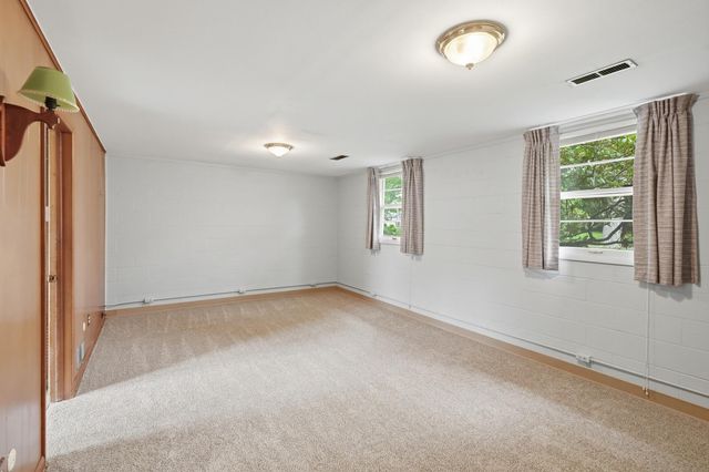 725 W 70th Avenue, Merrillville, IN 46410