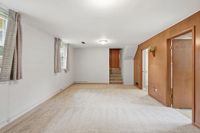 725 W 70th Avenue, Merrillville, IN 46410