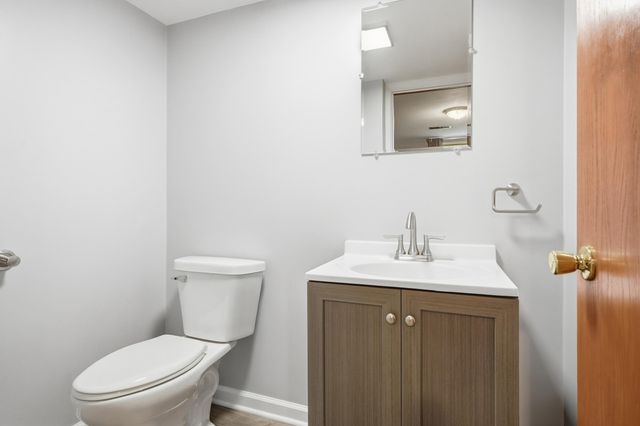 725 W 70th Avenue, Merrillville, IN 46410