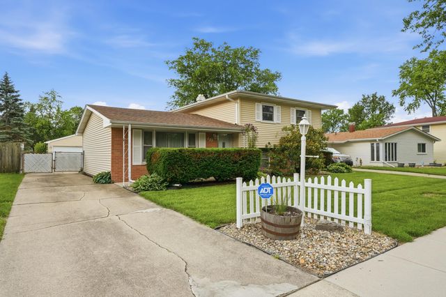 725 W 70th Avenue, Merrillville, IN 46410