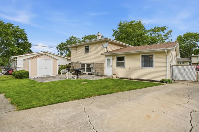 725 W 70th Avenue, Merrillville, IN 46410