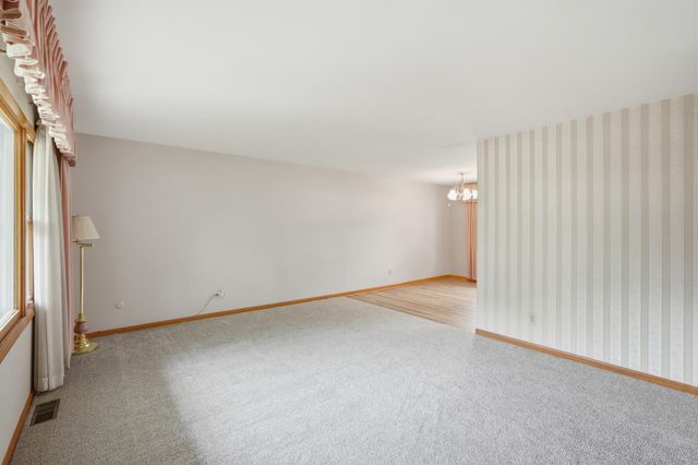 725 W 70th Avenue, Merrillville, IN 46410