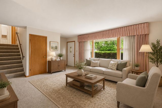 725 W 70th Avenue, Merrillville, IN 46410