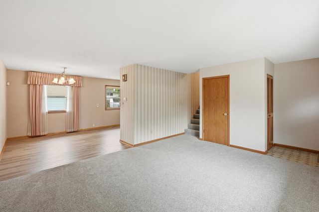 725 W 70th Avenue, Merrillville, IN 46410