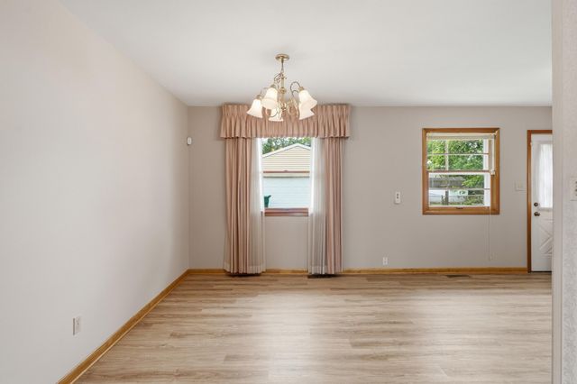725 W 70th Avenue, Merrillville, IN 46410
