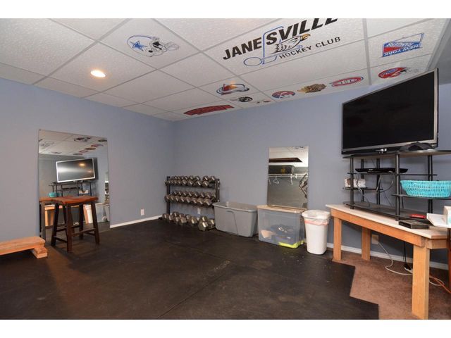 1909 E Memorial Drive, Janesville, WI 53545