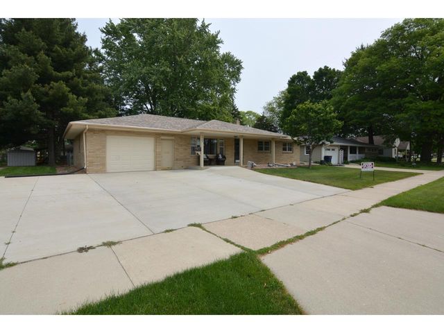 1909 E Memorial Drive, Janesville, WI 53545