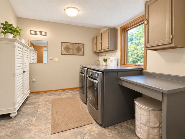 1405 Horseshoe Circle, Eagan, MN 55122