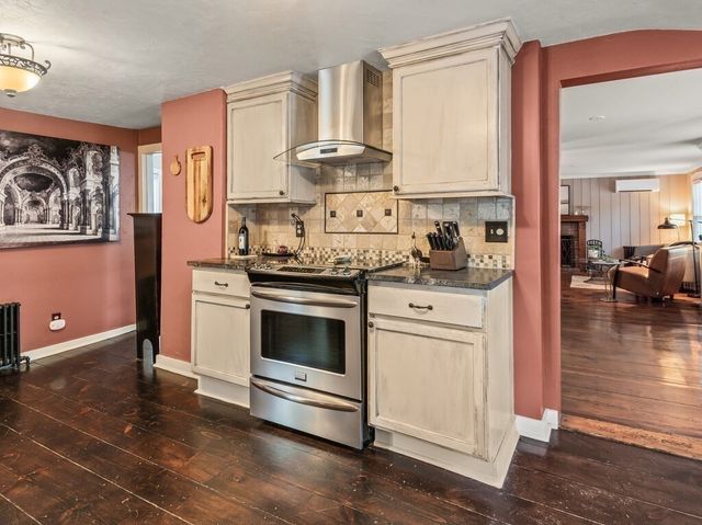 1 Wesleyan St, Shrewsbury, MA 01545