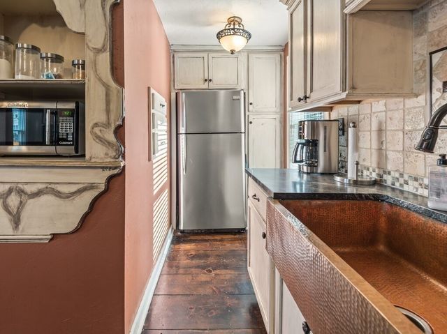1 Wesleyan St, Shrewsbury, MA 01545