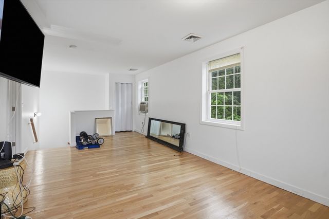 47 Pine Hill Road, Worcester, MA 01604