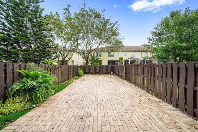 9663 Lago Drive, Boynton Beach, FL 33472