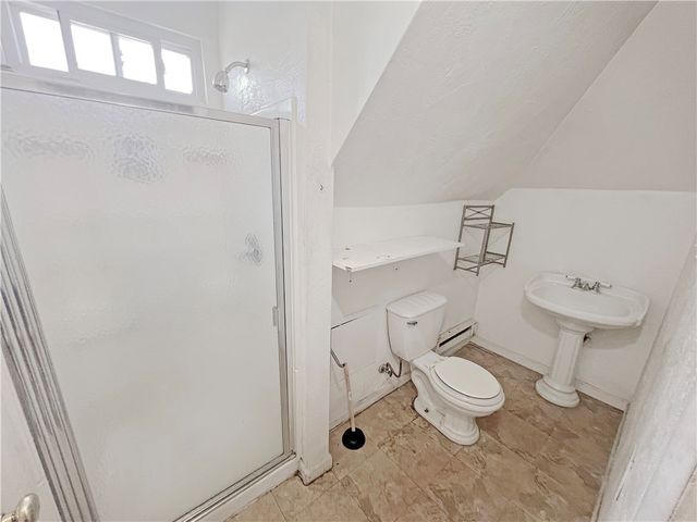 2462 Pioneer Ave., Brookline, PA 15226