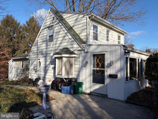 245 S READING RD, Ephrata, PA 17522