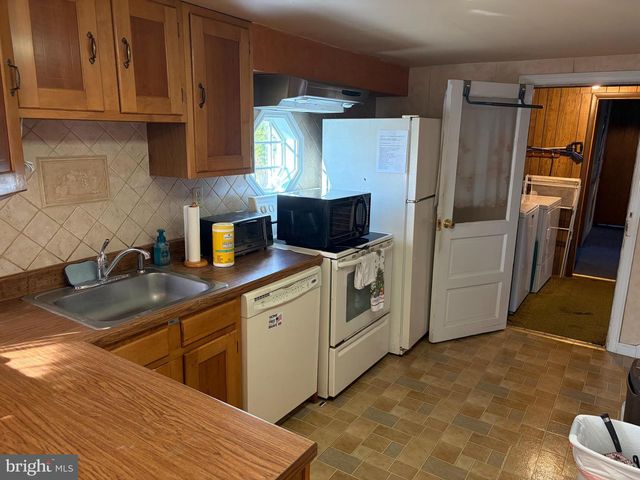 245 S READING RD, Ephrata, PA 17522