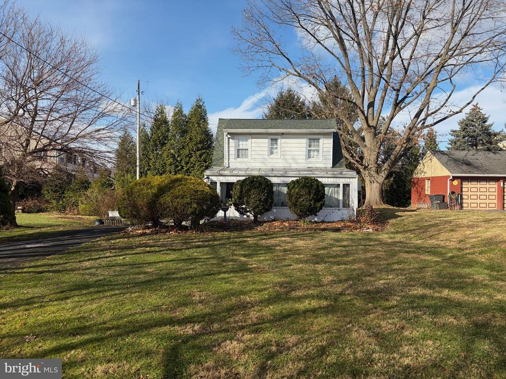 245 S READING RD, Ephrata, PA 17522
