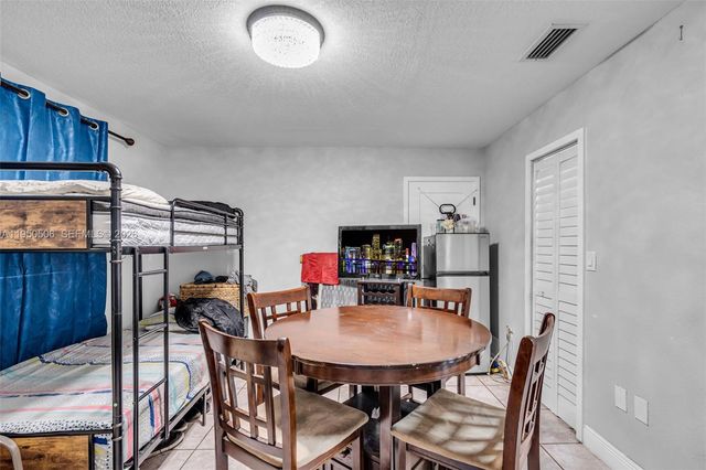 7579 W 31st Ave, Hialeah, FL 33018