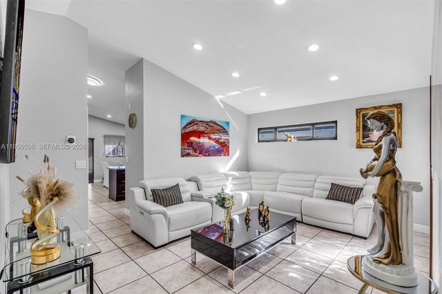 7579 W 31st Ave, Hialeah, FL 33018