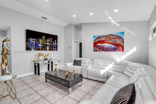 7579 W 31st Ave, Hialeah, FL 33018