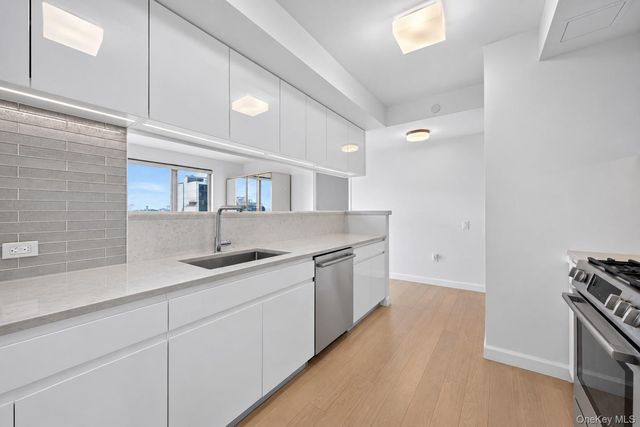 13835 39th Avenue 10H, Flushing, NY 11354