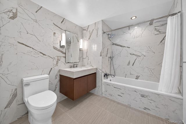 13835 39th Avenue 10H, Flushing, NY 11354