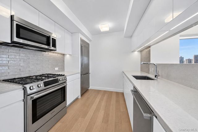 13835 39th Avenue 10H, Flushing, NY 11354