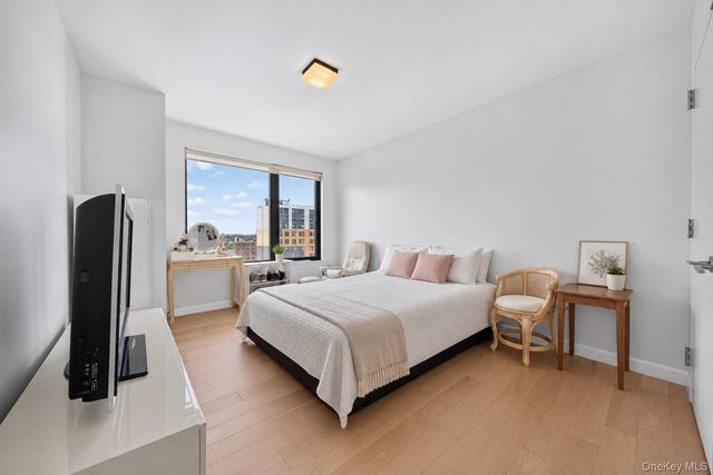 13835 39th Avenue 10H, Flushing, NY 11354