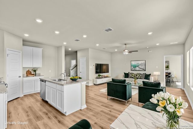 3026 Selhurst Street, Converse, TX 78109