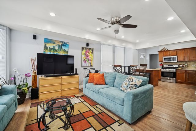 10-12 N Park Avenue, Waukegan, IL 60085