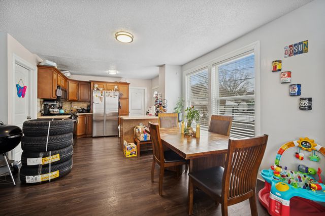 10-12 N Park Avenue, Waukegan, IL 60085