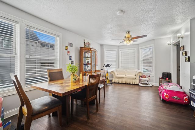 10-12 N Park Avenue, Waukegan, IL 60085