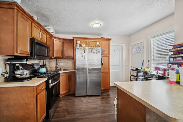 10-12 N Park Avenue, Waukegan, IL 60085