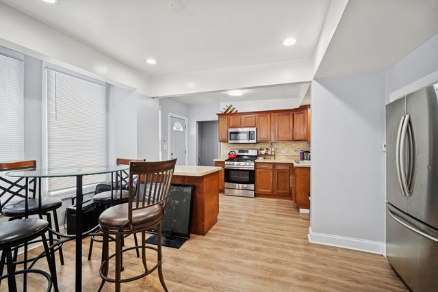 10-12 N Park Avenue, Waukegan, IL 60085